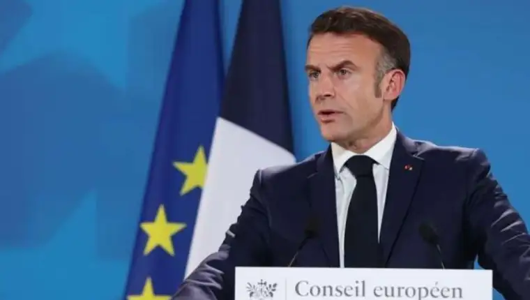 Macron 45