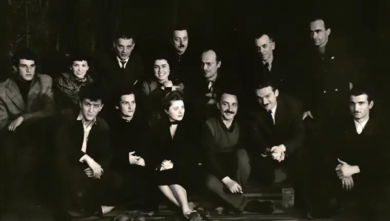 MLADOST PRED SUDOM 1955 Ansambl predstave Jurislav Korenic sa ansamblom 2