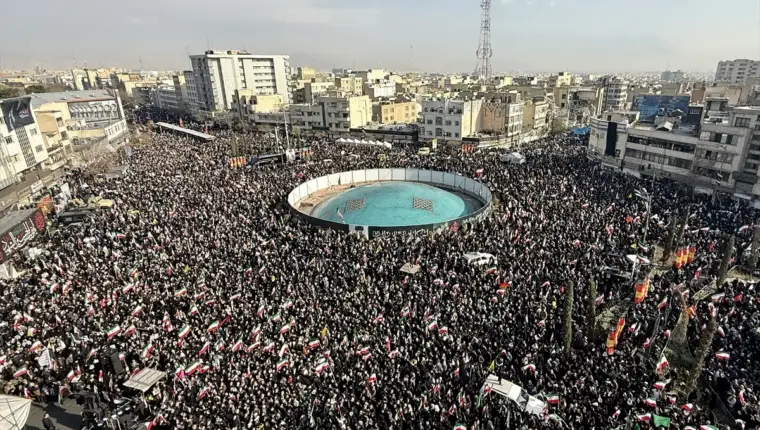 AA 20260309 40774396 40774393 HILJADE LJUDI OKUPILO SE U TEHERANU KAKO BI PODRZALI NOVOG VRHOVNOG VODU MOJTABU KHAMENEIJA