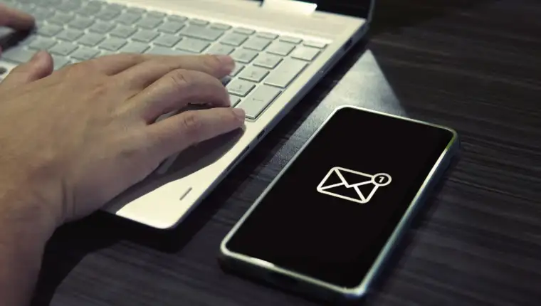 telefon mail freepik