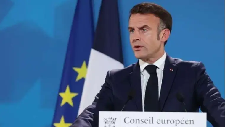 Macron 45