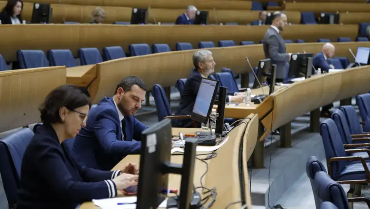 Parlament nova 1
