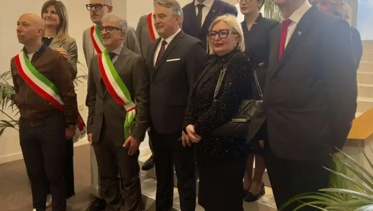 Komsic italija
