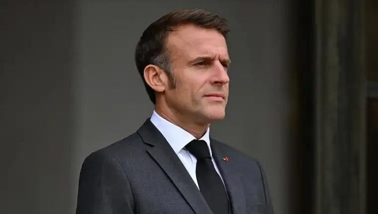 Macron aa