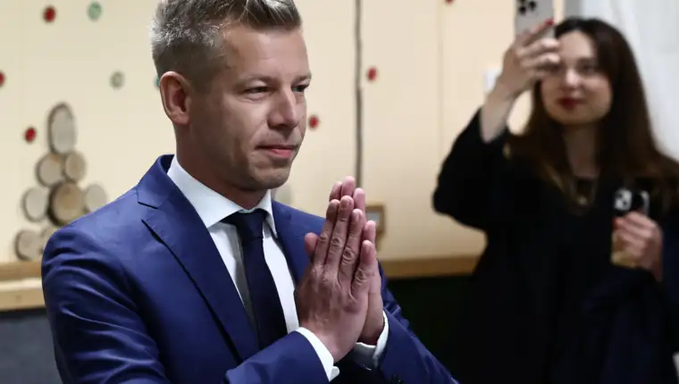 AA 20260412 41085513 41085500 LIDER OPOZICIJE PETER MAGYAR GLASAO NA IZBORIMA U MADARSKOJ