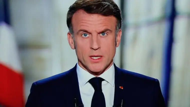 Macron1