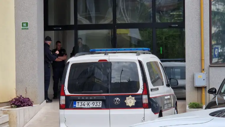 Policija 1
