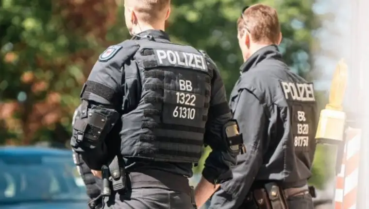 Polizija x