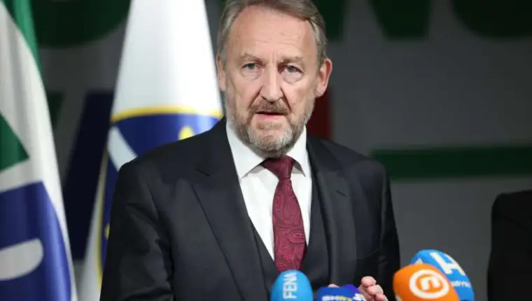 Izetbegovic fena
