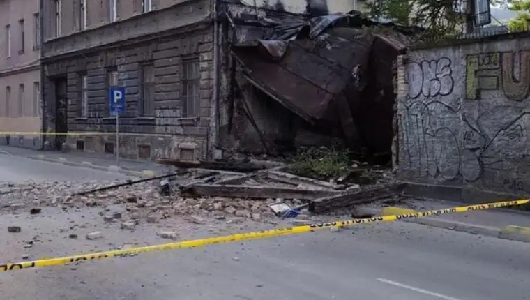 Zid pao na ulicu u centru sarajeva policija osigurala mjesto dogadjaja dizajn bez naslova 2026 05 12t092909 527 6a02d6c989d48