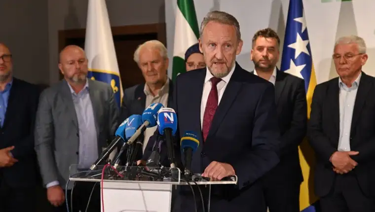 Izetbegovic fena