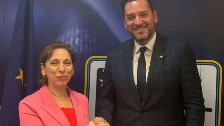 Badnjevic ambasadorica grcke