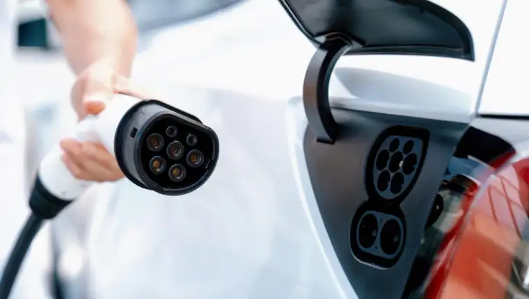 Elektricni auto freepik