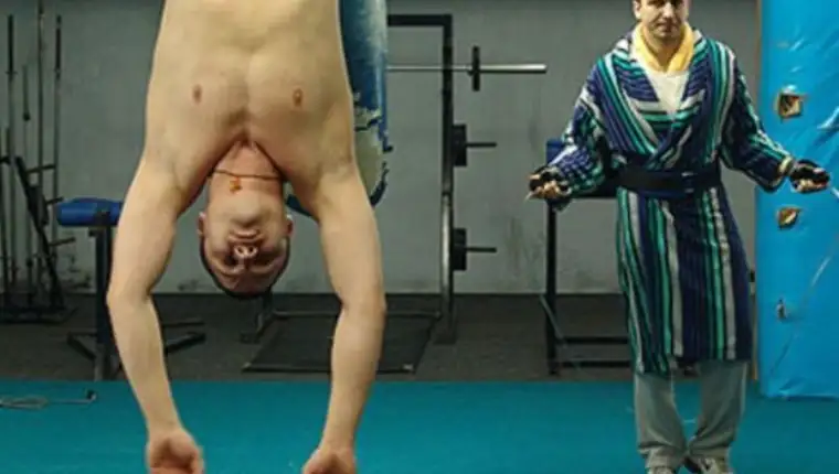 Sedam i po radnja filma 2