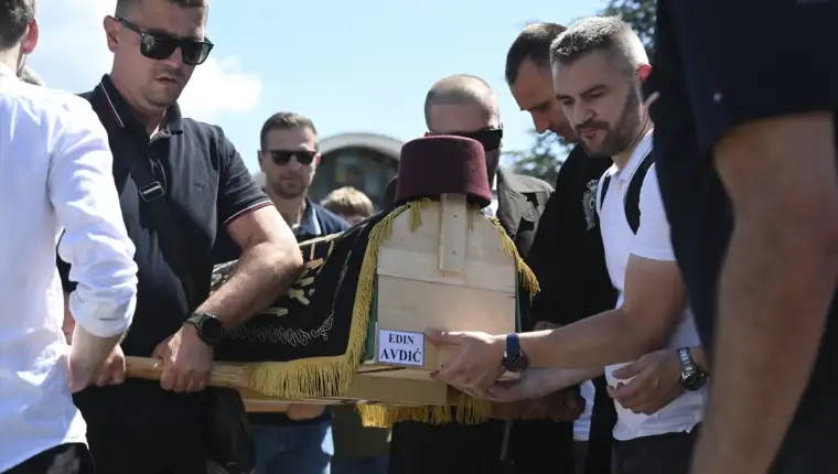 AA 20260608 41614835 41614818 U SARAJEVU KLANJANA DZENAZA SPORTSKOM NOVINARU EDINU AVDICU
