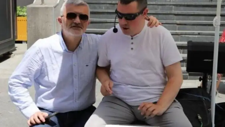 Mandic podrzao djecaka bartu dok sam ja nacelnik pjevat ce u ferhadiji mandddddd 6a2872061d902