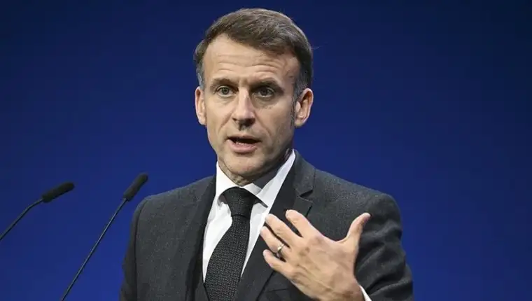 Macron aa