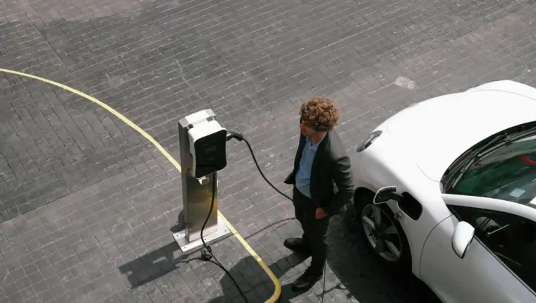 Elektricni auto freepik