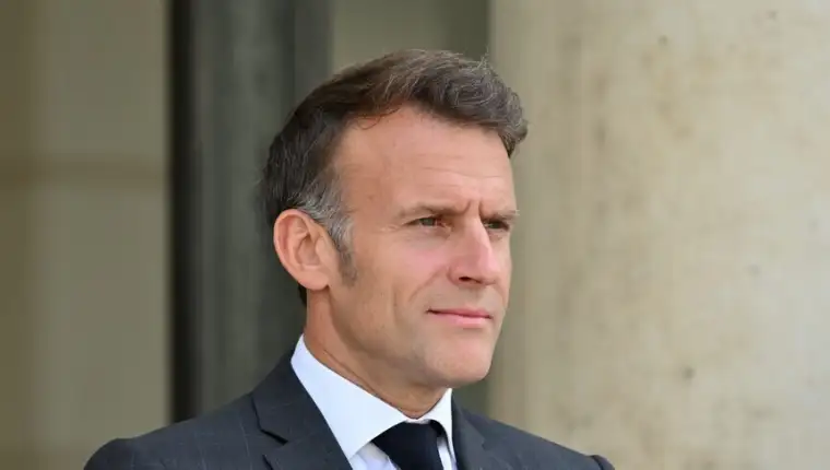 Macron aa