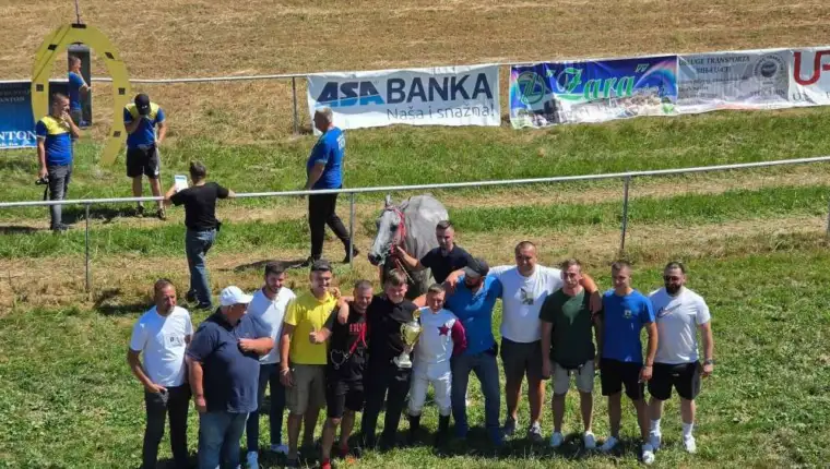 Velika kladusa konjicki spektkal