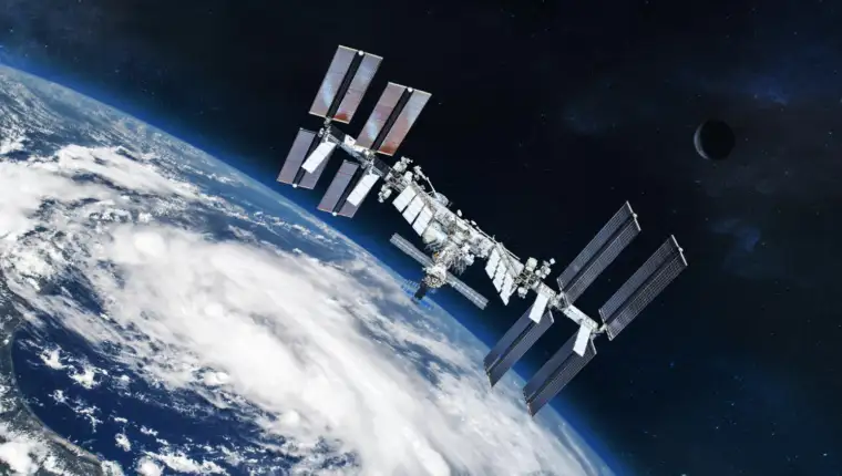 ISS freepik