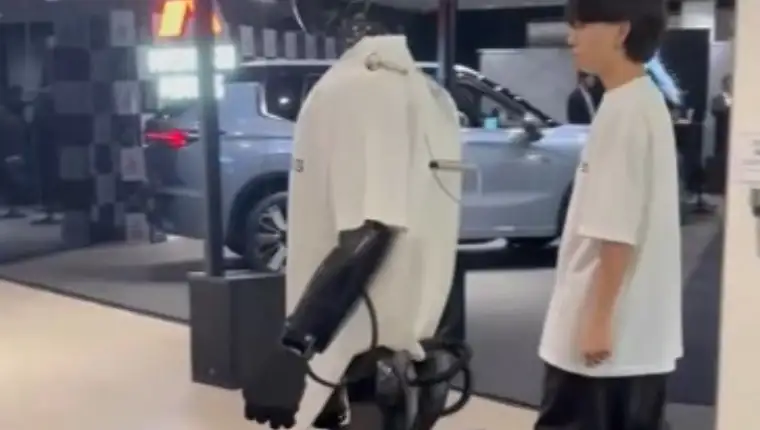 Mitsubishi humanoid robot
