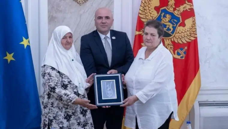 Majke srebrenice crna gora