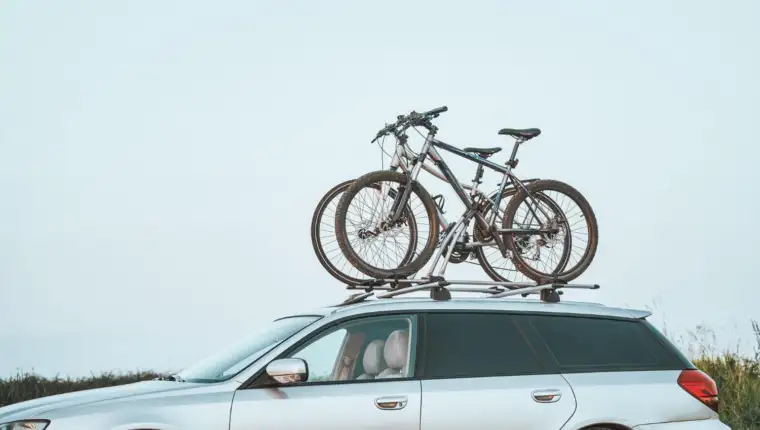 bicikla auto freepik