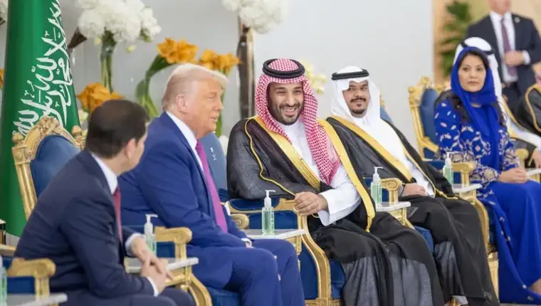 AA 20250513 37933638 37933635 TRUMP ZAPOCEO BLISKOISTOCNU TURNEJU U SAUDIJSKOJ ARABIJI