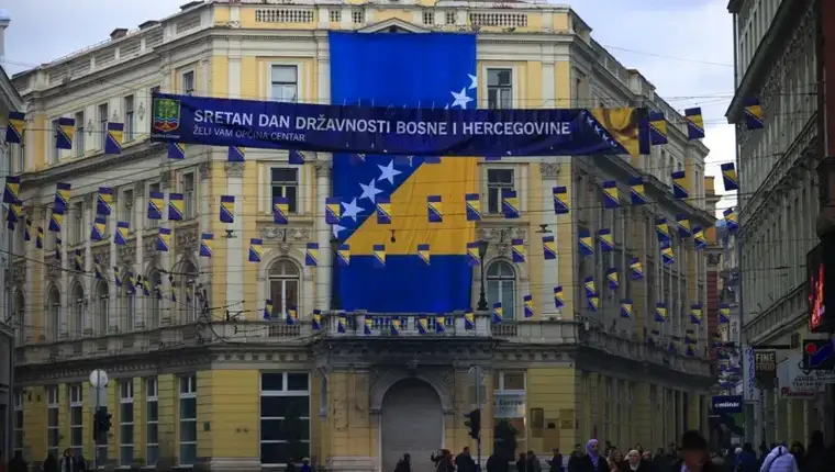 AA SARAJEVO U PRAZNICNOM RUHU UOCI DANA DRZAVNOSTI BIH 9