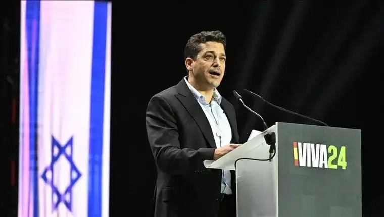 Amichai Chikli aa