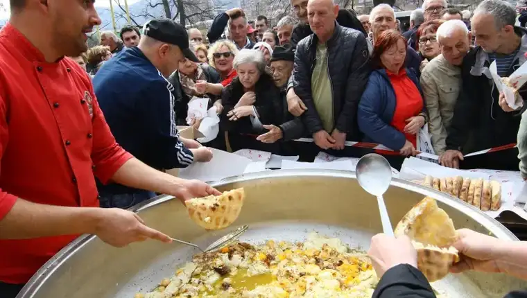 Cimbur od hiljadu jaja podijeljen posjetiocima