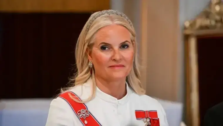Mette Marit 2026 02 07 180352 ktss