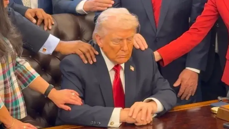 Trump ovalni ured