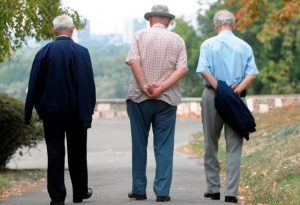 najniže penzije trojica penzionera šetaju