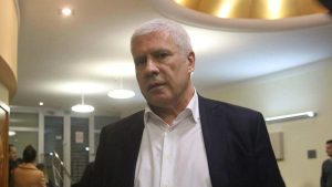 Bivši predsjednik Srbije Boris Tadić naveo je na Twitteru da ne isključuje mogućnost da je incident u Skupštini dogovoren.