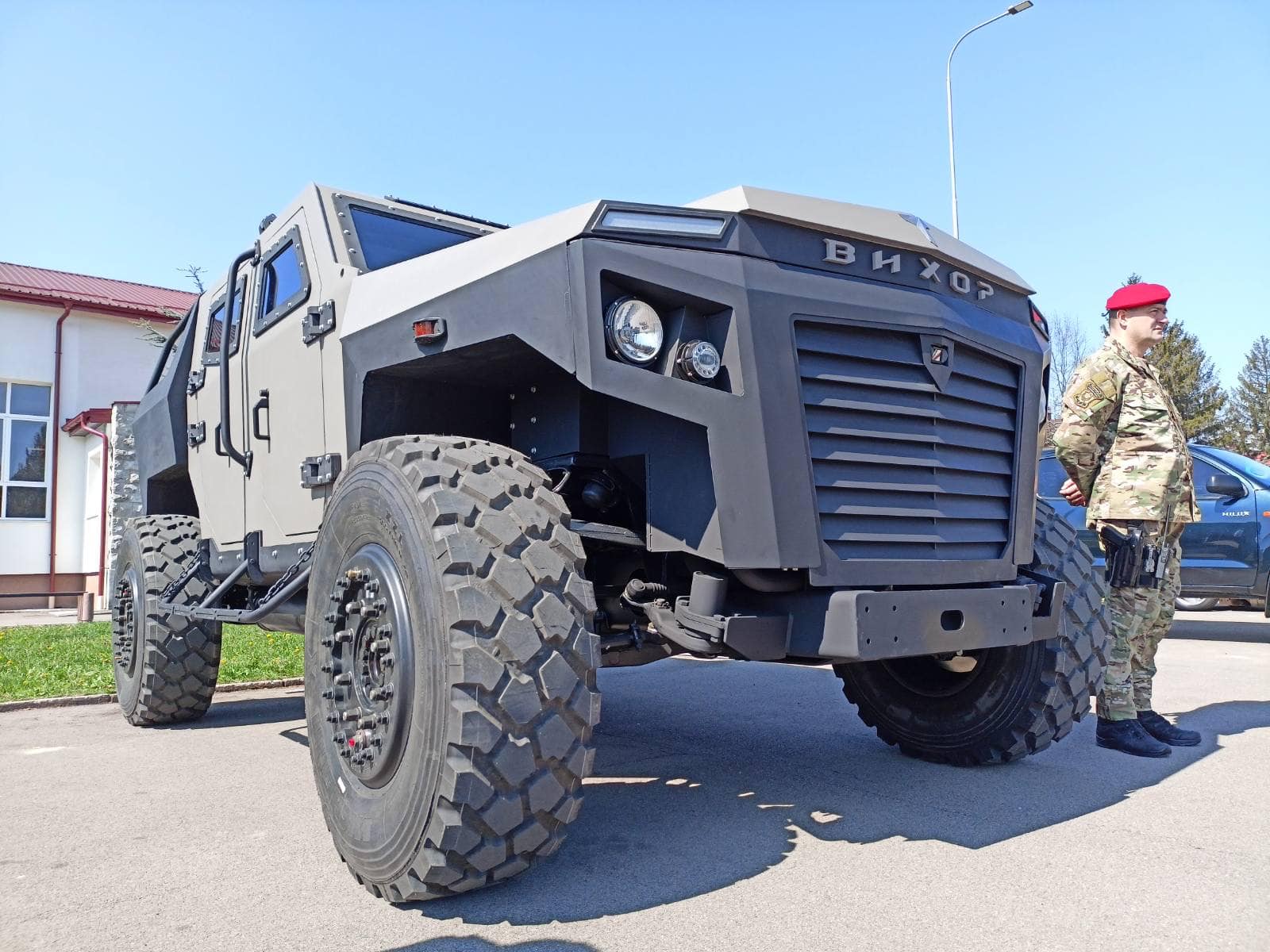 Vozilo vihor koje proizvodi TR Bratunac: Vojne industrije Srbije i RS će sarađivati