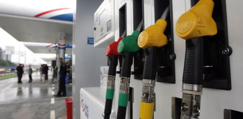 Cijene naftnih derivata značajno su porasle u godini dana, pa je tako na početku 2023. godine cijena benzina veća za 11,44 posto slika sa pumpe