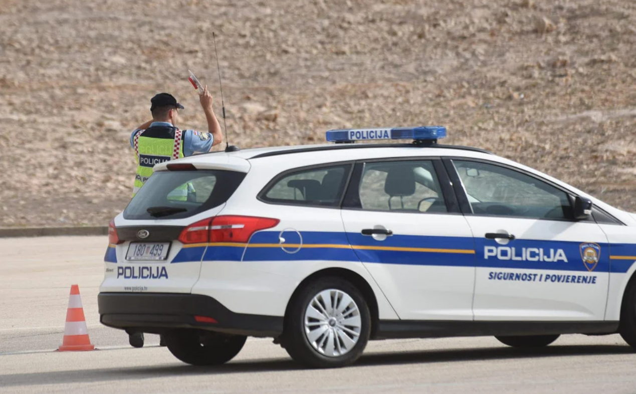 nađeno mrtvo novorođenče policajac pord policijskog auta hrvatska