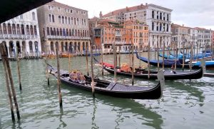 Dvojica francuskih turista ukrala gondolu gondole na Grande kanalu u Veneciji