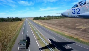 Putinova avijacija borbeni avion nadlijeće cestu