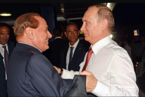 Berlusconi razmjenjuje poklone s Putinom