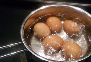 jaja se kuhaju u vodi kako kuhati jaja