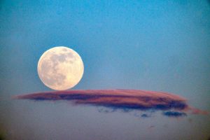 zašto Mjesec možemo vidjeti tokom dana mjesec na plavom nebu