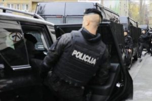 advokatu zlatku ibrišimoviću policija u uniformama policijski automobili