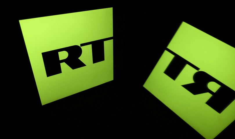 Russia Today zeleni logo na crnoj podlozi