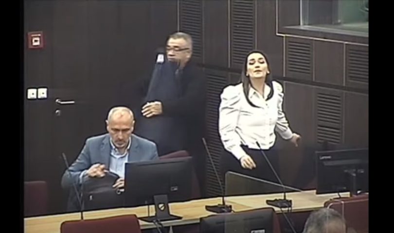 Perić se pokušao obratiti porodici Memić arijana i muriz memić izlaze iz sudnice na presudi