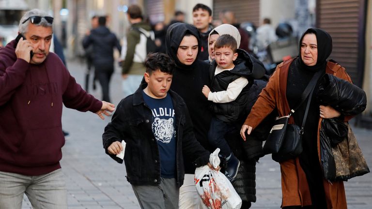 paraliziran od straha ljudi bježe nakon eksplozije u Istanbulu
