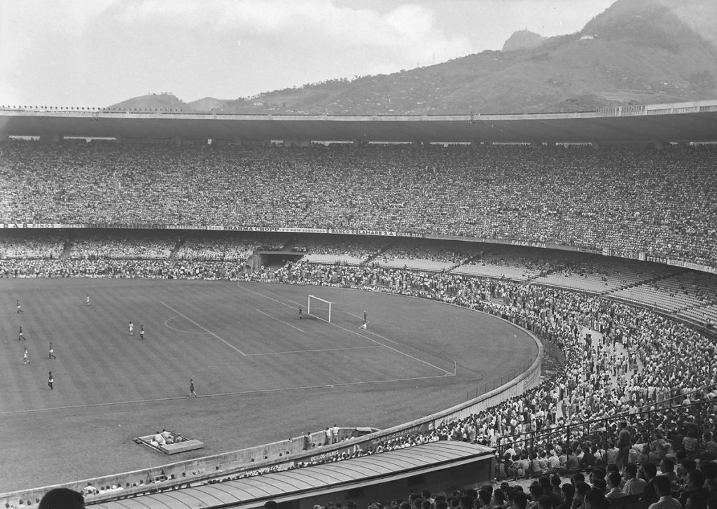 Svjetska prvenstva u fudbalu Stadion Marakana 1950, godine finale Brazil Urugvaj crnobijela fotografija stadion pun ljudi igrači na terenu