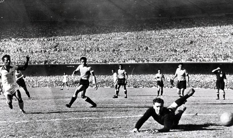 Svjetska prvenstva u fudbalu Stadion Marakana 1950, godine finale Brazil Urugvaj crnobijela fotografija stadion pun ljudi igrači na terenu